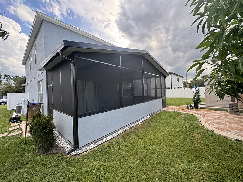 Side view of Screen room installation in Kissimmee from MD Construction and screen enclosure company located in Winter Haven Florida.