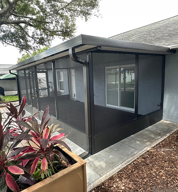 Screen room enclosure in Davenport, Florida by MD Construction LLC.