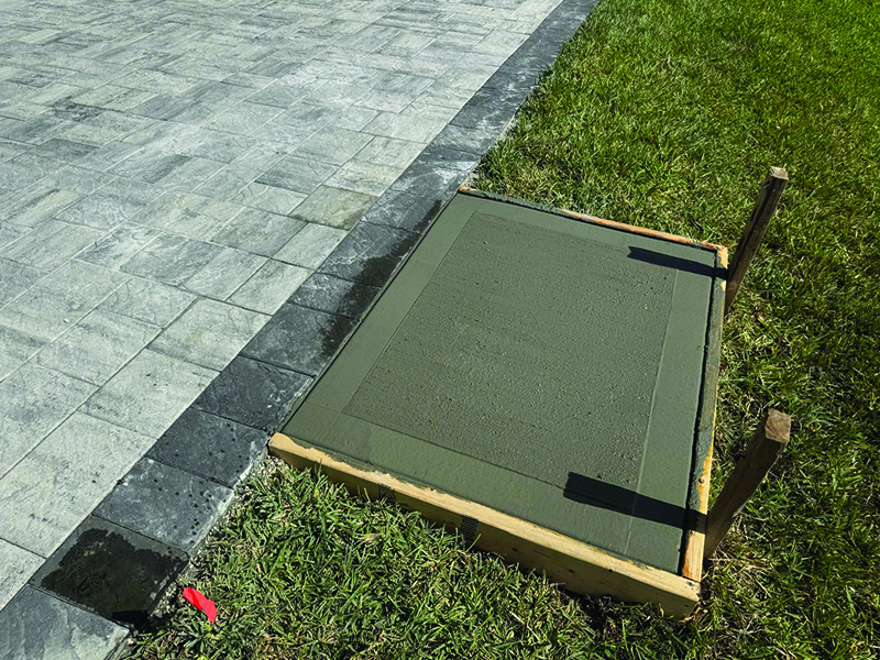 concrete-installed-on-side-of-pavers-in-lakeland New concrete door pad installed by MD Construction outside the pavers for the screen room.