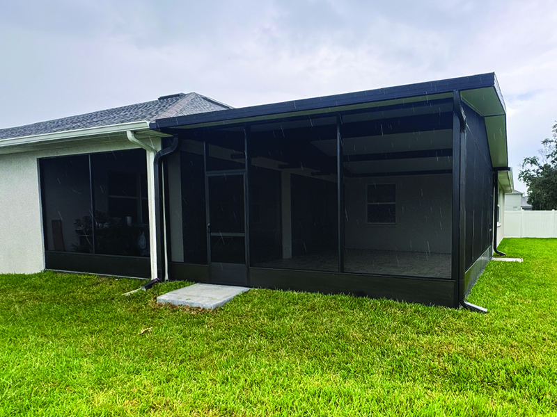 screen-room-installation-by-md-construction-in-lakeland Side view of newly installed screen room by MD Construction in Lakeland, FL.