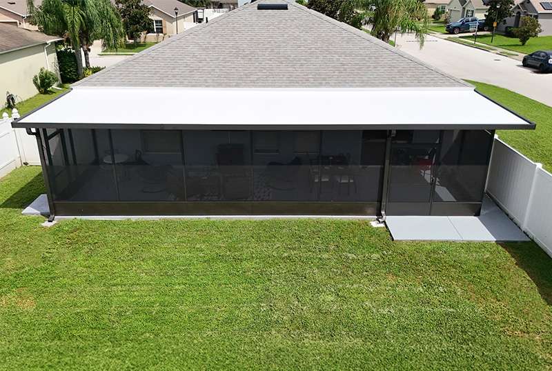 Screen room installation by MD Construction in Auburndale, Florida.